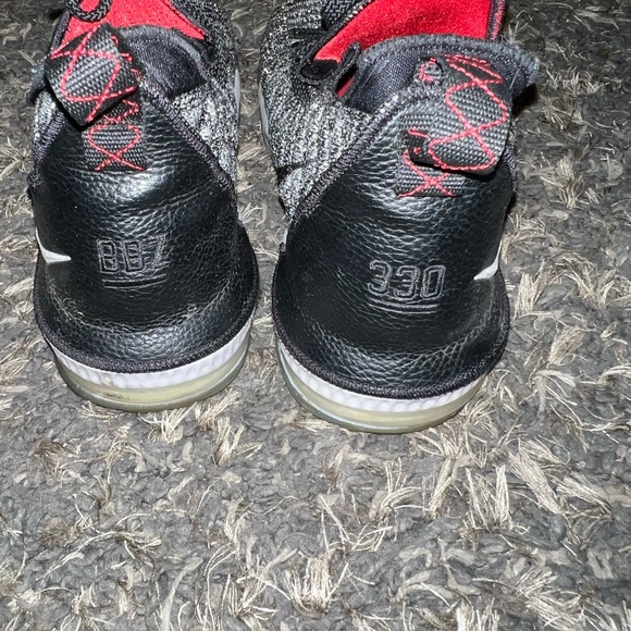 Nike LeBron 16 Oreo - Picture 5 of 6